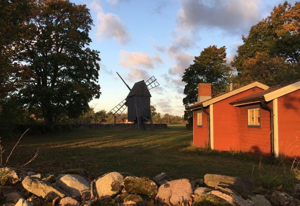 Rosenborgs Friluftspensionat Färjestaden Esterno foto